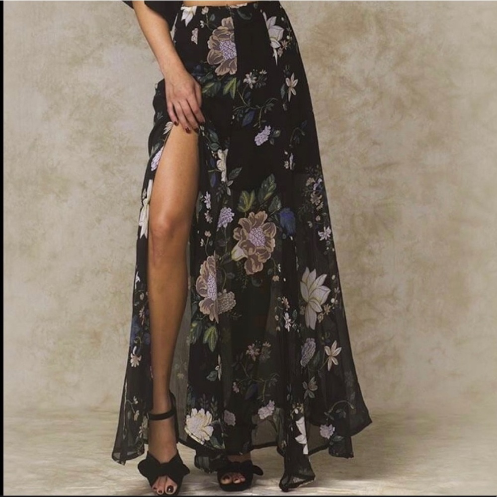 Selfie Leslie Boutique NWT black floral maxi skirt